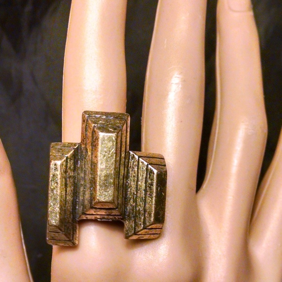 Unique Antique Style Sexy Cocktail Ring